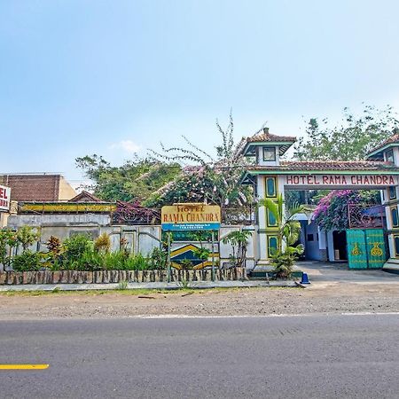 Spot On 91694 Hotel Rama Chandra Temanggung ภายนอก รูปภาพ